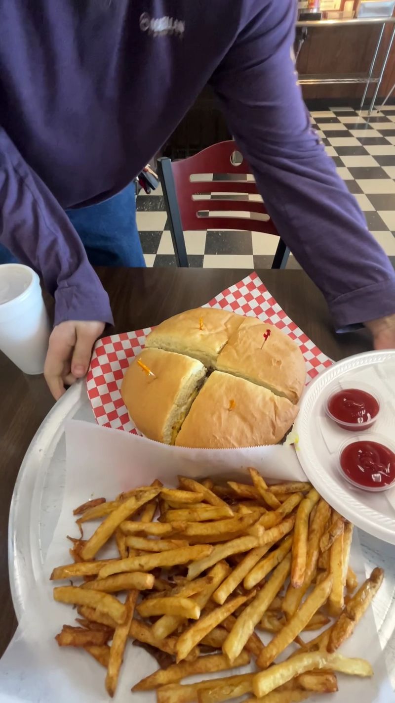 The Big Ed Burger and Why a Pizza Pan Makes Sense The Big Ed Burger and Why a Pizza Pan Makes Sense