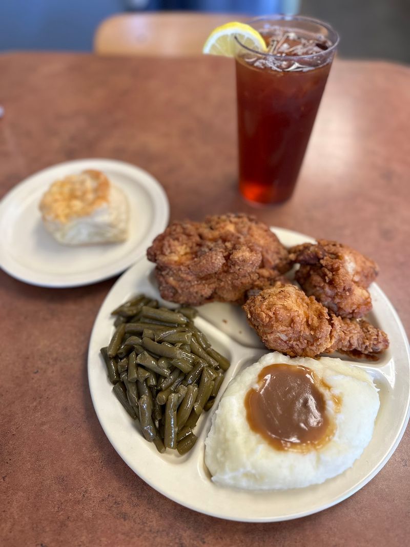 The Buttermilk Fried Chicken That Earned Its Reputation The Buttermilk Fried Chicken That Earned Its Reputation