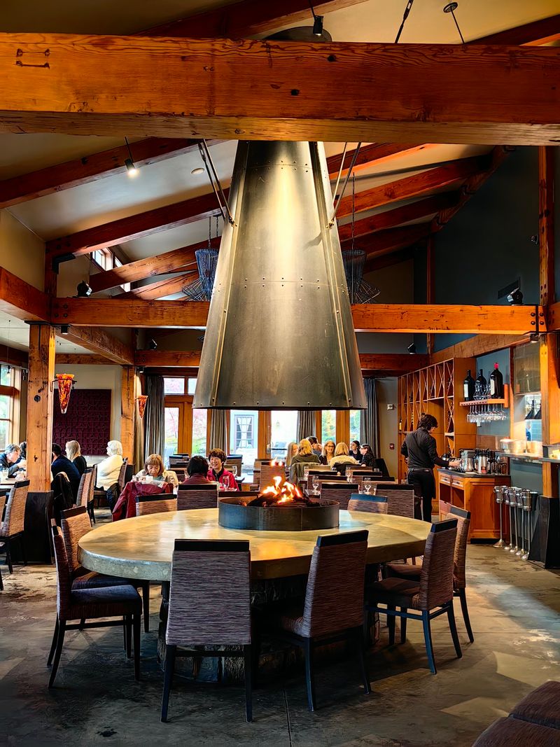 The Cabin-Style Room That Wraps You In Warmth The Cabin-Style Room That Wraps You In Warmth