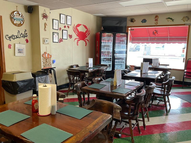 The Choice Between a Table and Takeout The Choice Between a Table and Takeout
