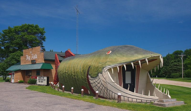 The Giant Fish That Stops Traffic The Giant Fish That Stops Traffic