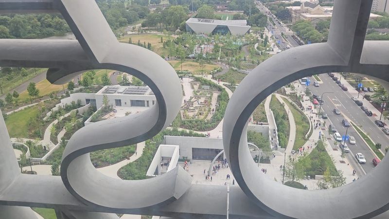 The Grounds, Gardens, and Presidential Lawn