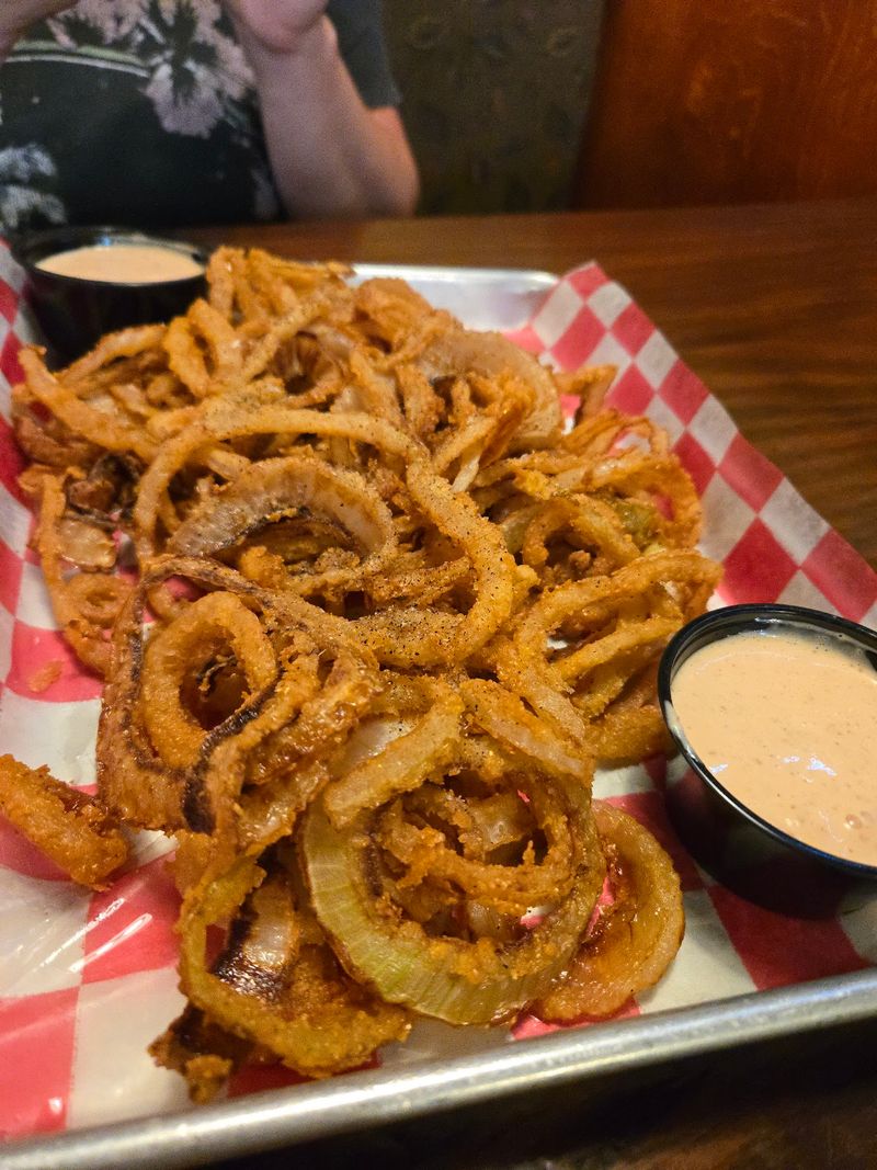 The Legendary Onion Rings Worth the Trip Alone