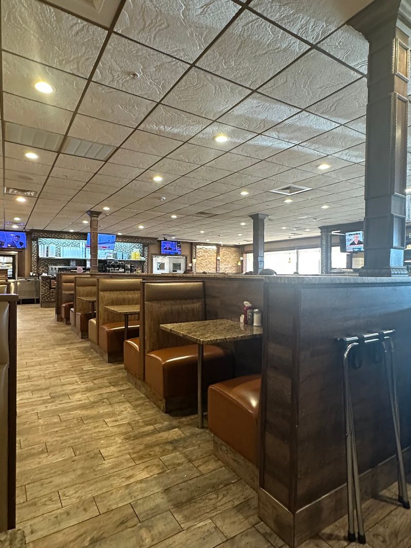 The Look and Feel Inside the Diner The Look and Feel Inside the Diner