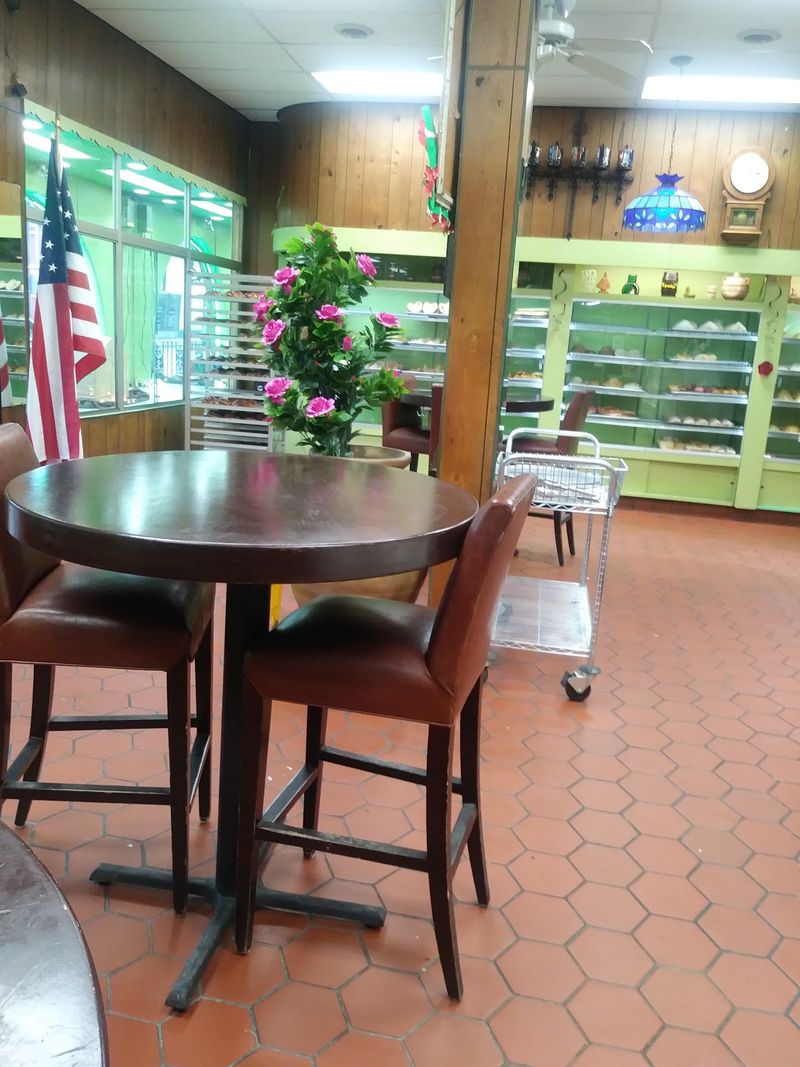 The Neighborhood Feel Inside the Bakery