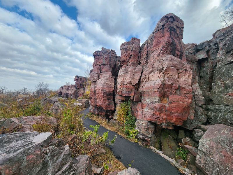 The Quartzite Cliffs and the Faces in the Rock The Quartzite Cliffs and the Faces in the Rock