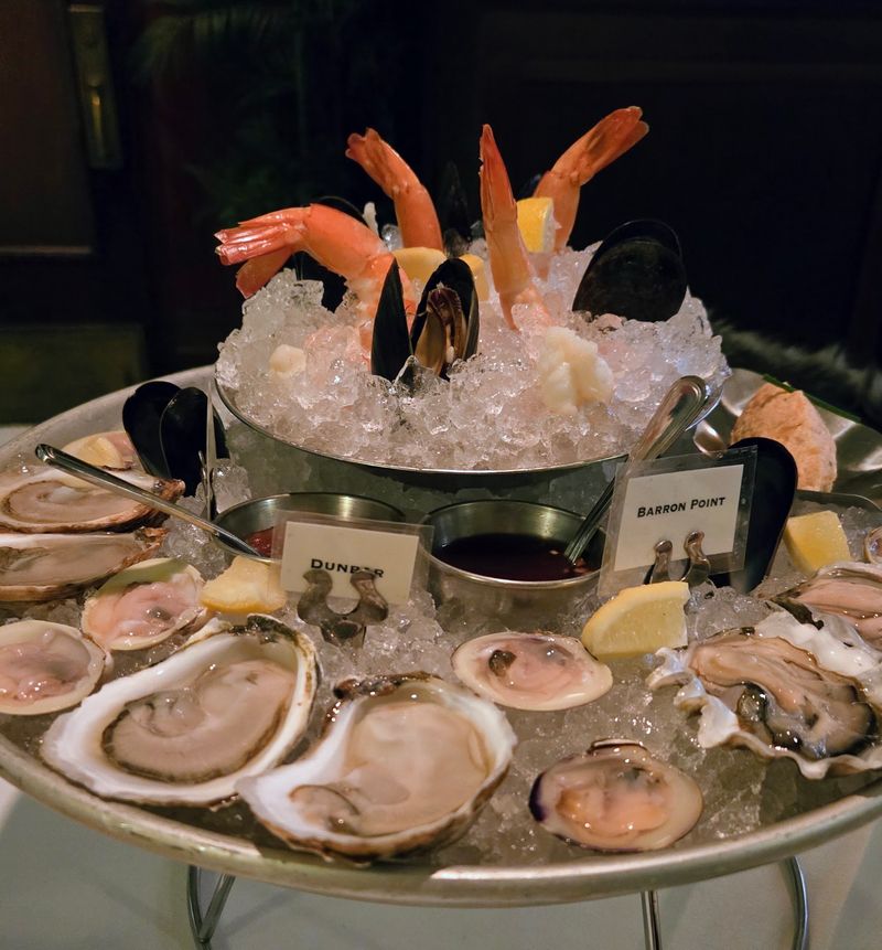 The Raw Oyster Bar That Sets the Tone The Raw Oyster Bar That Sets the Tone