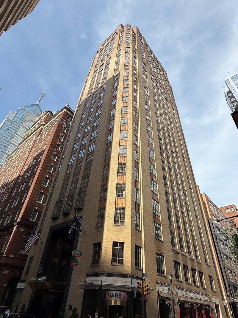 The Rittenhouse Square Neighborhood as a Living Backdrop The Rittenhouse Square Neighborhood as a Living Backdrop
