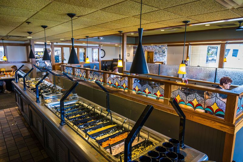 The Salad Bar That Keeps People Coming Back The Salad Bar That Keeps People Coming Back