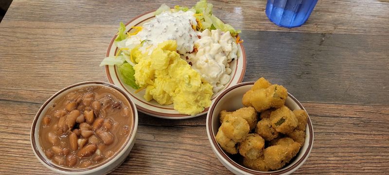 The Salad and Hot Bar That Steals the Show The Salad and Hot Bar That Steals the Show