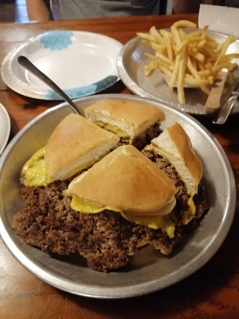 The Seismic Burger - A Full-Pound Reason to Make the Drive The Seismic Burger - A Full-Pound Reason to Make the Drive