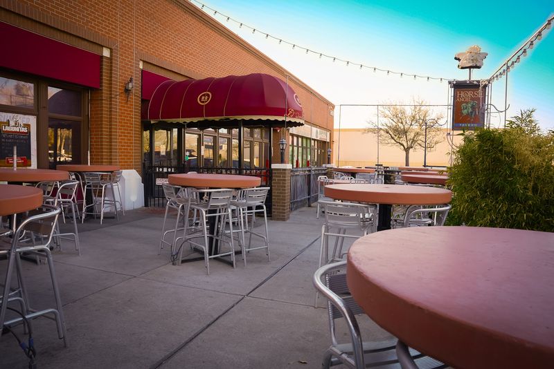 The Sidewalk Patio for Easy Afternoons The Sidewalk Patio for Easy Afternoons