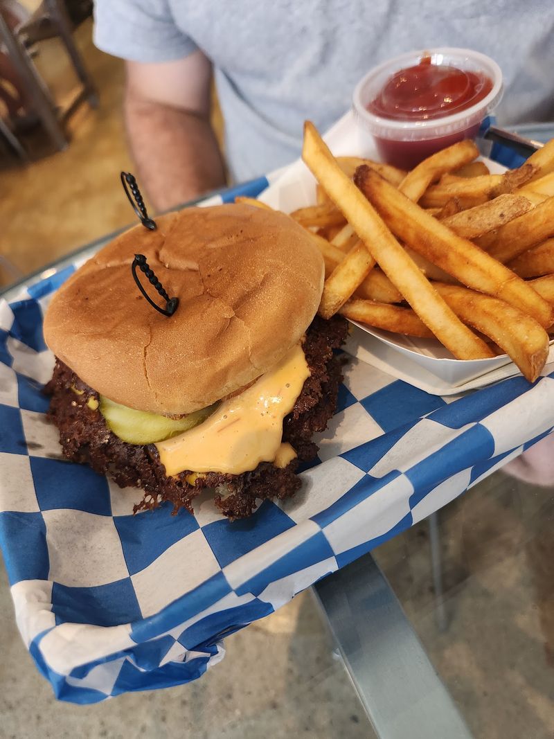 The Smash Burger That Steals the Show The Smash Burger That Steals the Show