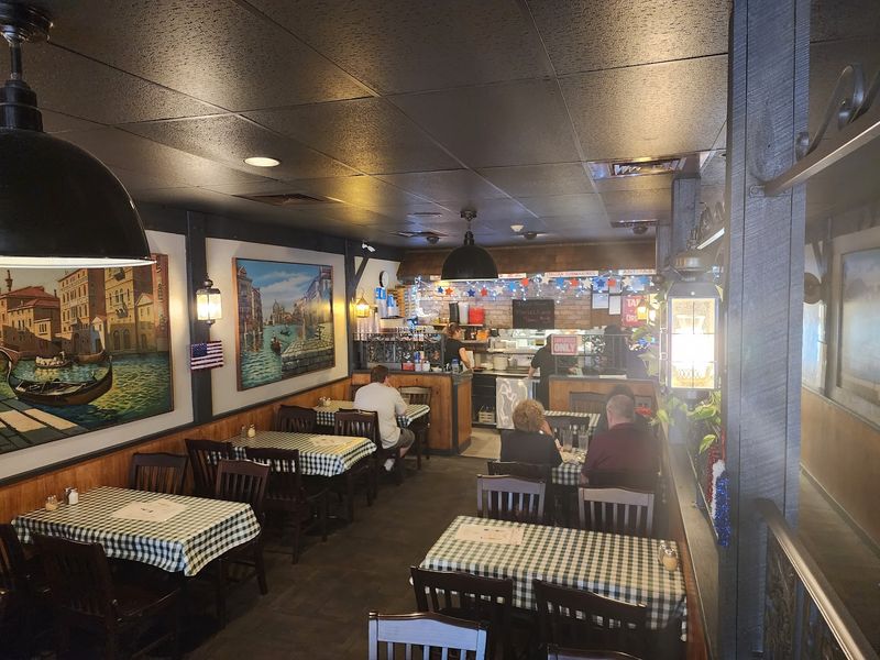 The Snug, No-Frills Dining Room The Snug, No-Frills Dining Room