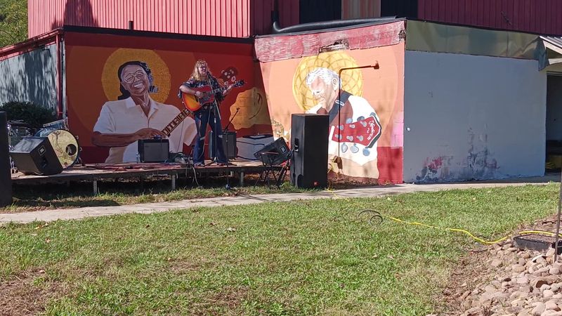 The Welcoming Artists and Friendly Staff