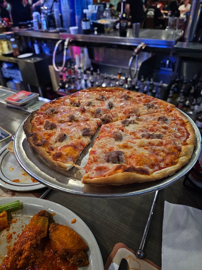 The extra-thin crust signature The extra-thin crust signature
