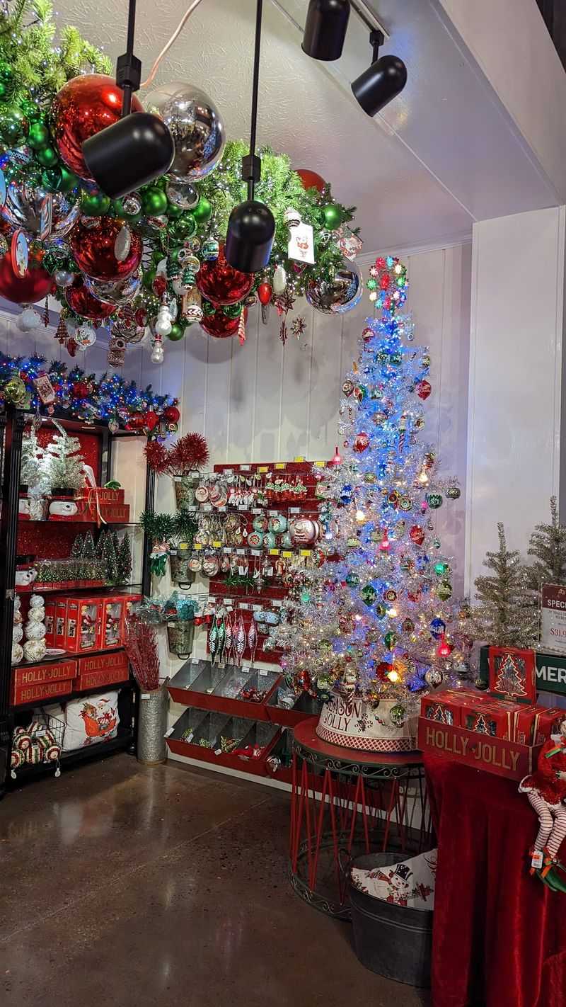 Themed Rooms for Every Kind of Christmas Themed Rooms for Every Kind of Christmas