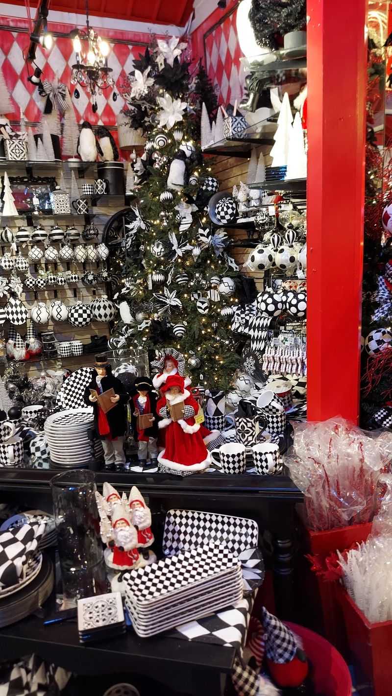 Themed Trees Sorted by Color Themed Trees Sorted by Color