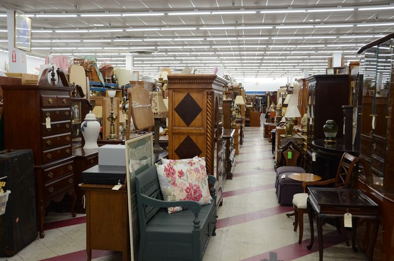 Thrift and Dollar Inc on North Lake Street
