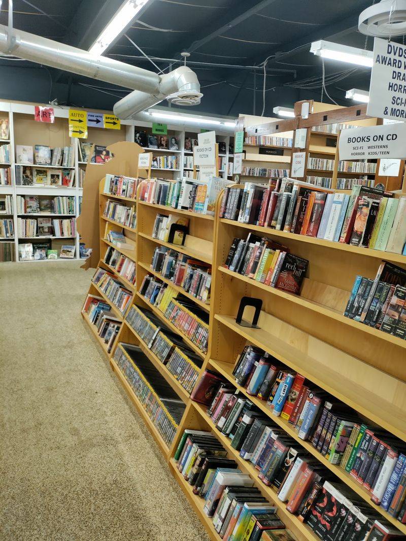 Thrillers, Fantasy and Mystery by the Mile Thrillers, Fantasy and Mystery by the Mile