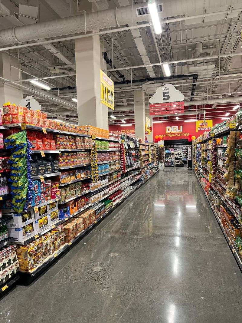 Tidy Aisles and a Friendly Crew Tidy Aisles and a Friendly Crew