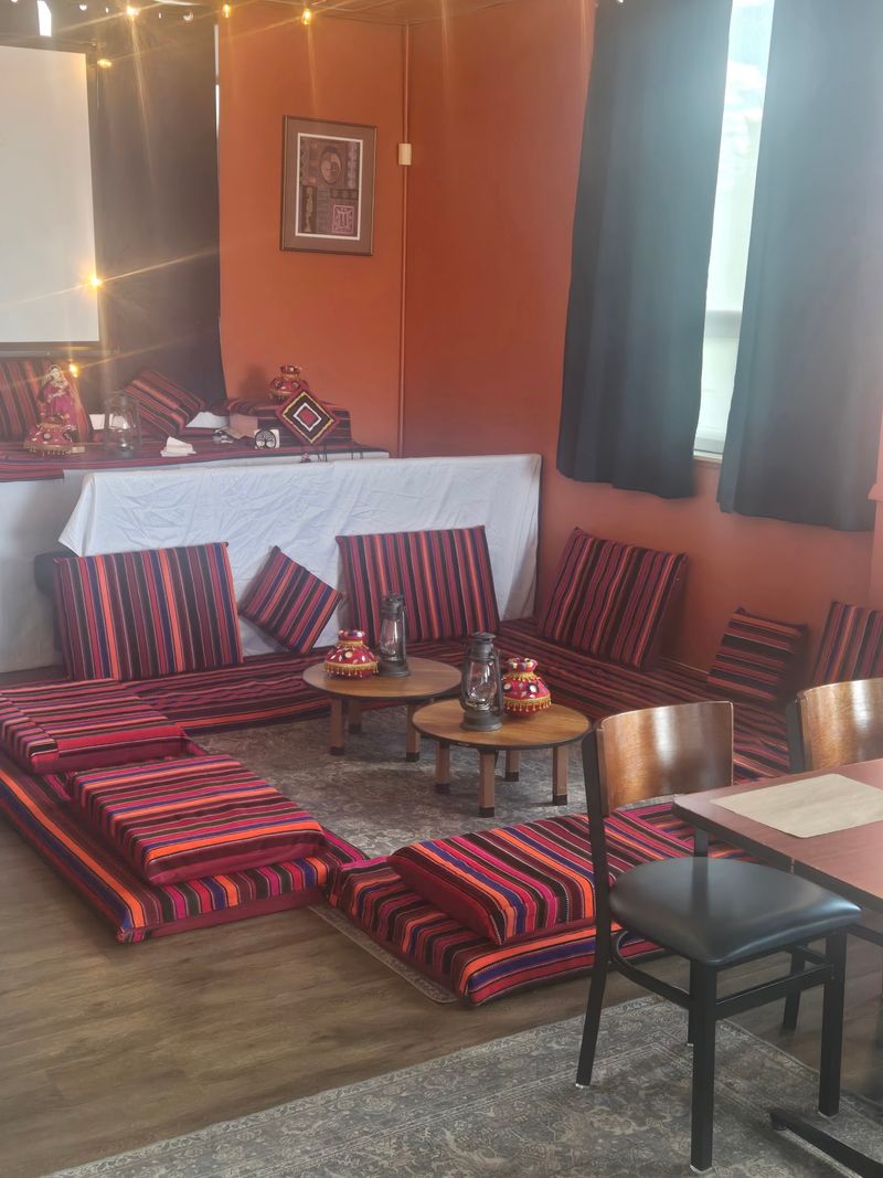 Traditional Seating That Changes How You Eat Traditional Seating That Changes How You Eat