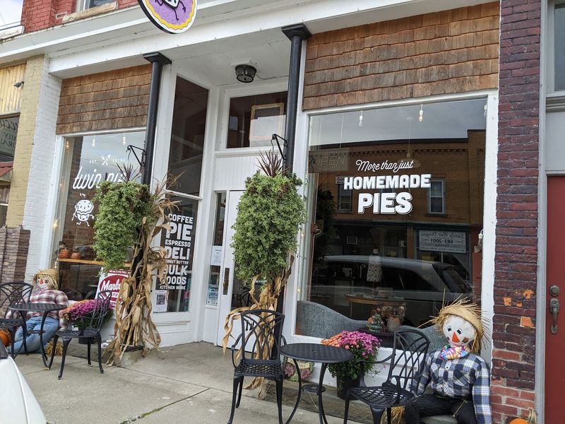 Twin Pies, Linesville, Pennsylvania