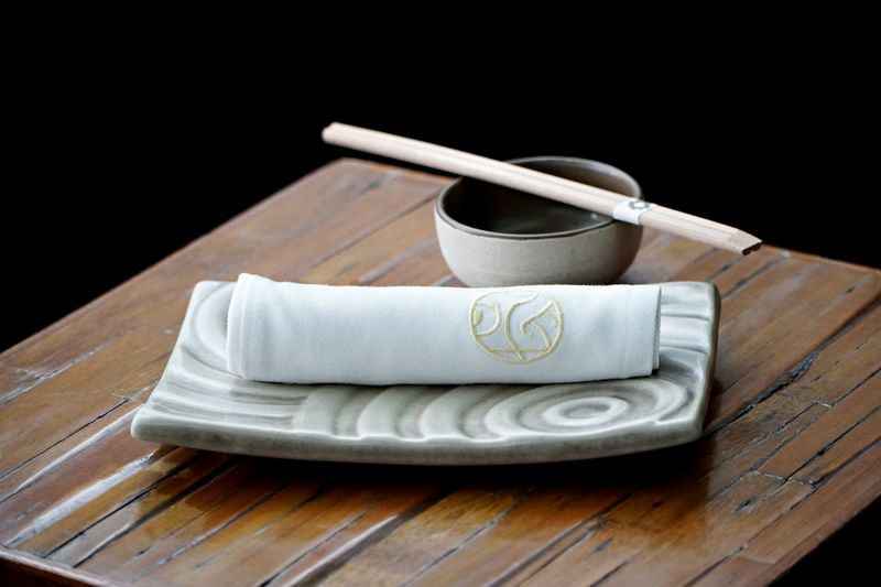 Use the Oshibori Primarily for Your Hands Use the Oshibori Primarily for Your Hands
