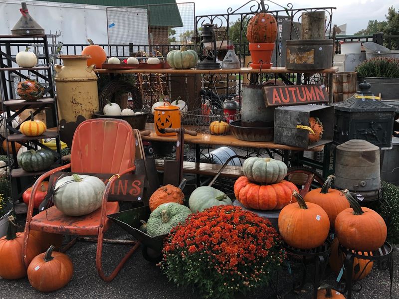 Vintage Christmas and Holiday Sales That Draw Crowds Vintage Christmas and Holiday Sales That Draw Crowds