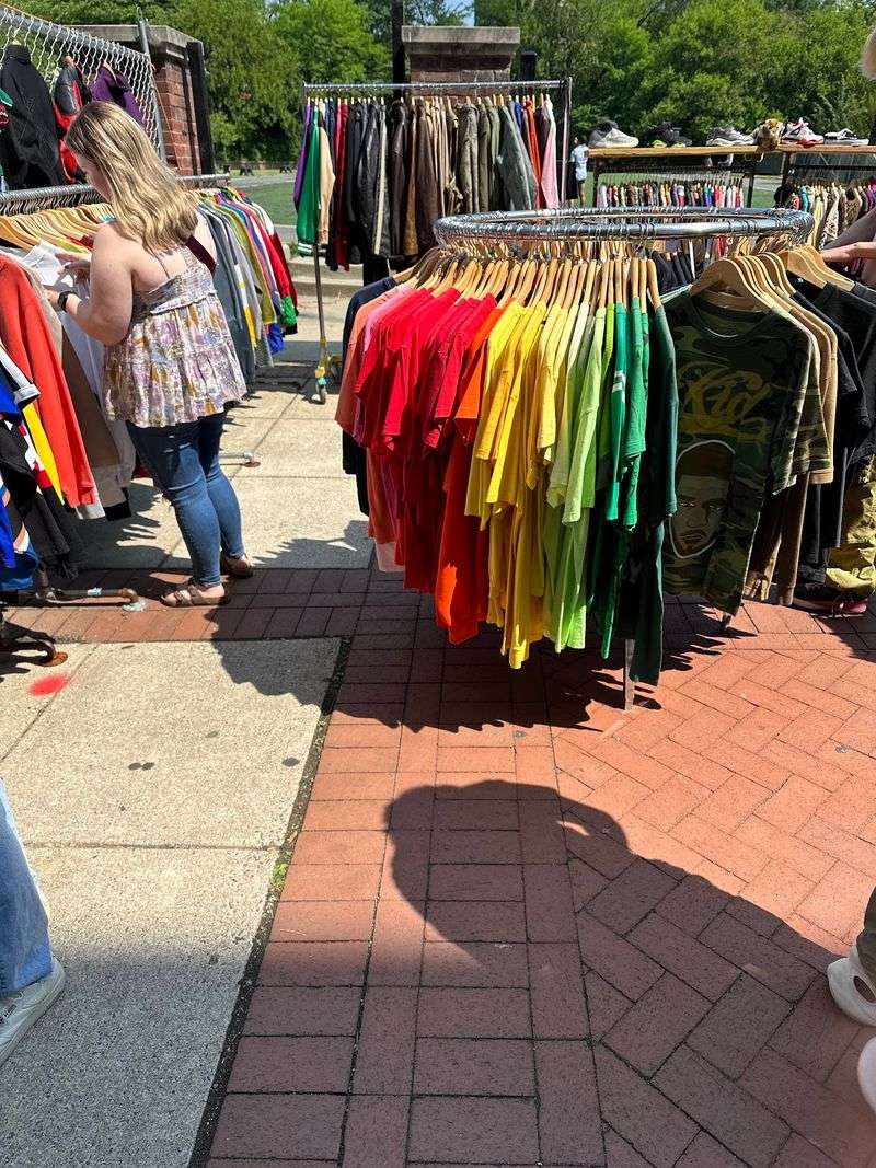 Vintage Clothing and Second-Hand Style Vintage Clothing and Second-Hand Style