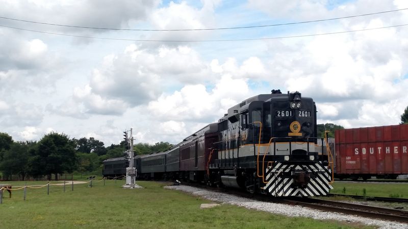 Vintage Passenger Car Rides Around the Yard Vintage Passenger Car Rides Around the Yard