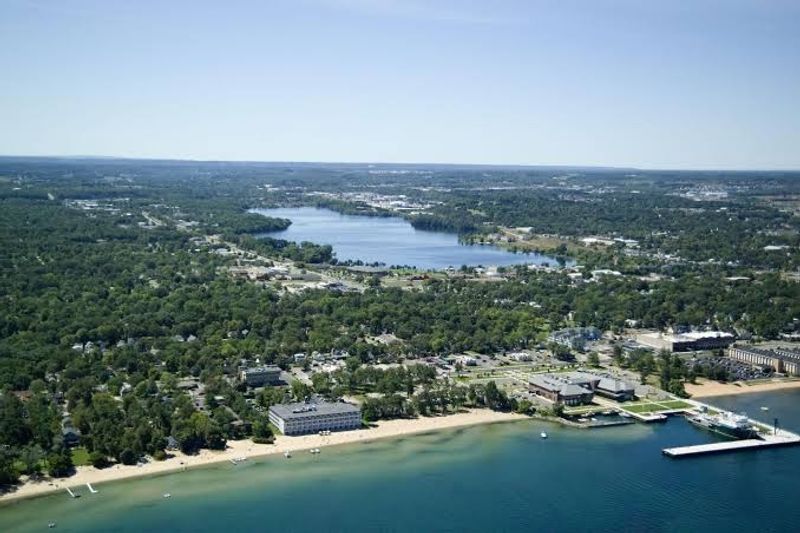 Walking Distance to Downtown and Local Attractions Walking Distance to Downtown and Local Attractions