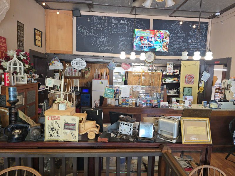 Warm Welcomes From the People Behind the Counter Warm Welcomes From the People Behind the Counter