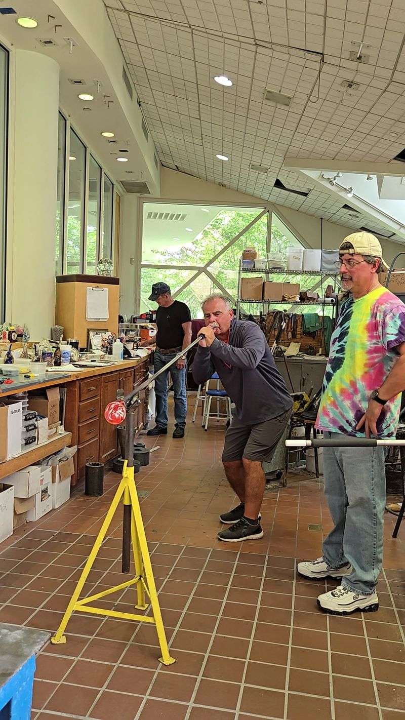 Watching Glass Turn Into Art Right Before Your Eyes Watching Glass Turn Into Art Right Before Your Eyes