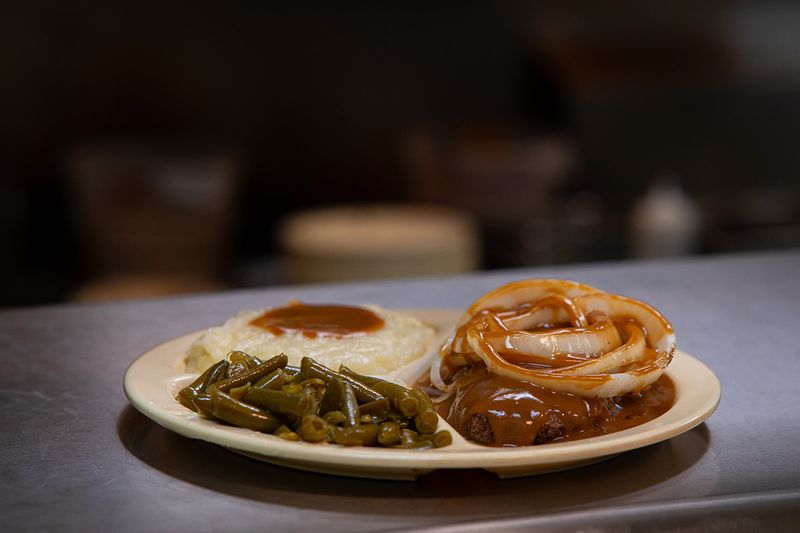 Weekday Specials That Keep Regulars Coming Back Weekday Specials That Keep Regulars Coming Back