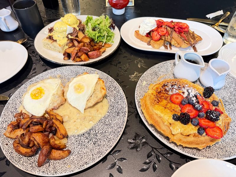 Weekend Brunch That Refuses to Be Ordinary Weekend Brunch That Refuses to Be Ordinary
