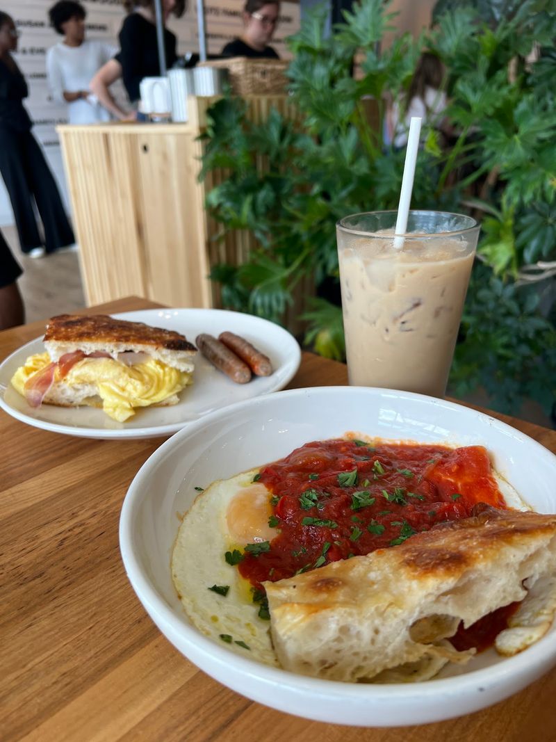 Weekend Brunch as a Full-On Spectacle Weekend Brunch as a Full-On Spectacle