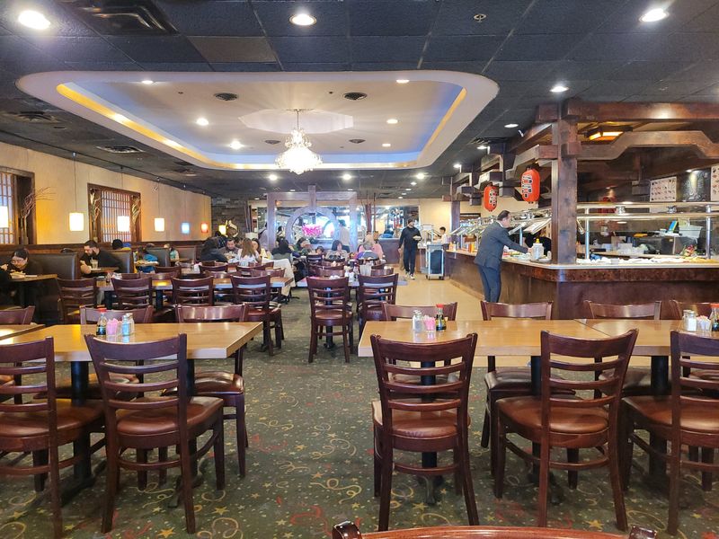 What Makes 98 Pounds Buffet Stand Out in Bloomington