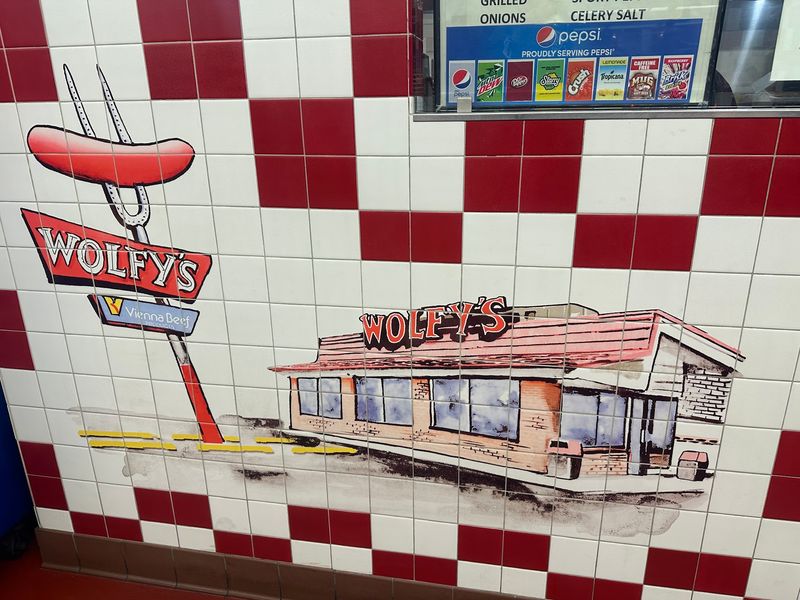 What Makes Wolfy's Feel Like a Chicago Rite of Passage What Makes Wolfy's Feel Like a Chicago Rite of Passage