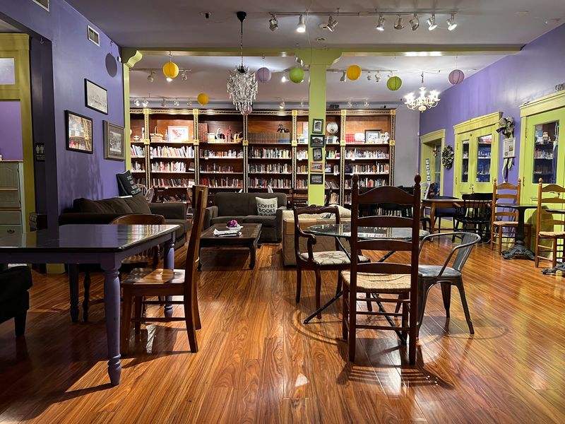 What That 27-Foot Bookshelf Does to a Room What That 27-Foot Bookshelf Does to a Room
