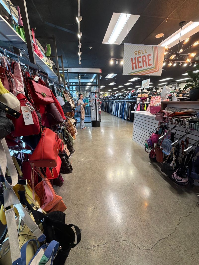 Where Old Outfits Become New Finds on Washington Street Where Old Outfits Become New Finds on Washington Street