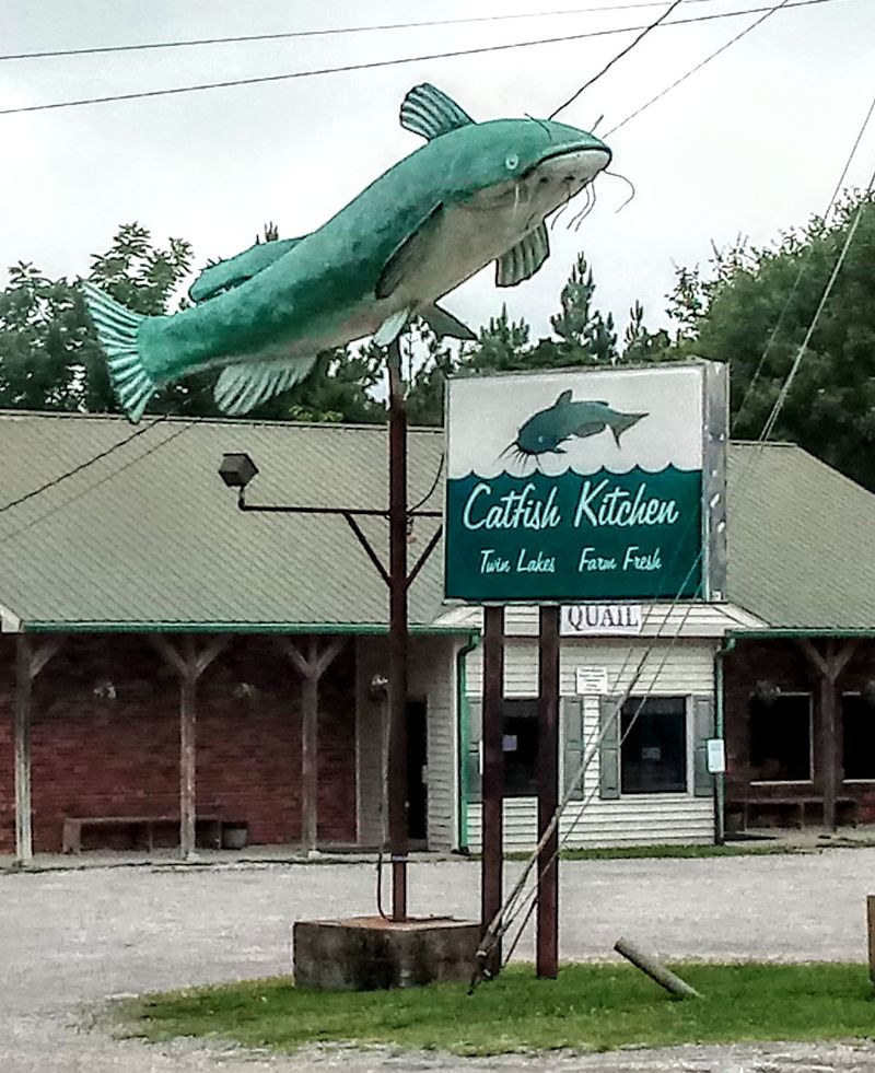 Where to Find This Lakeside Fish Camp Where to Find This Lakeside Fish Camp