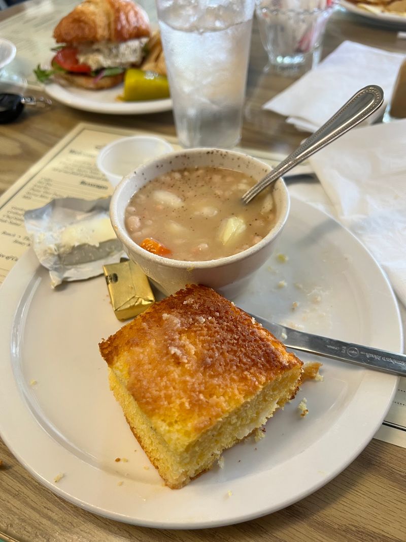 White Bean Chili and Cornbread That Deserve Their Own Fan Club White Bean Chili and Cornbread That Deserve Their Own Fan Club