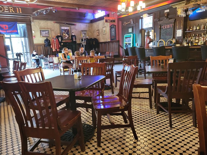 Who Fits Right In at Jimmie's Ladder 11 Who Fits Right In at Jimmie's Ladder 11