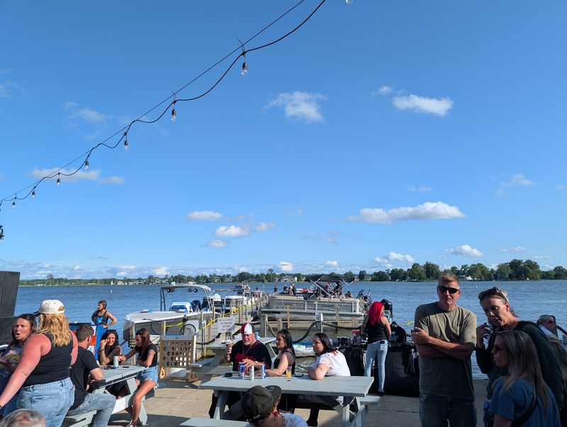 Who Fits Right In at Waterfront Who Fits Right In at Waterfront
