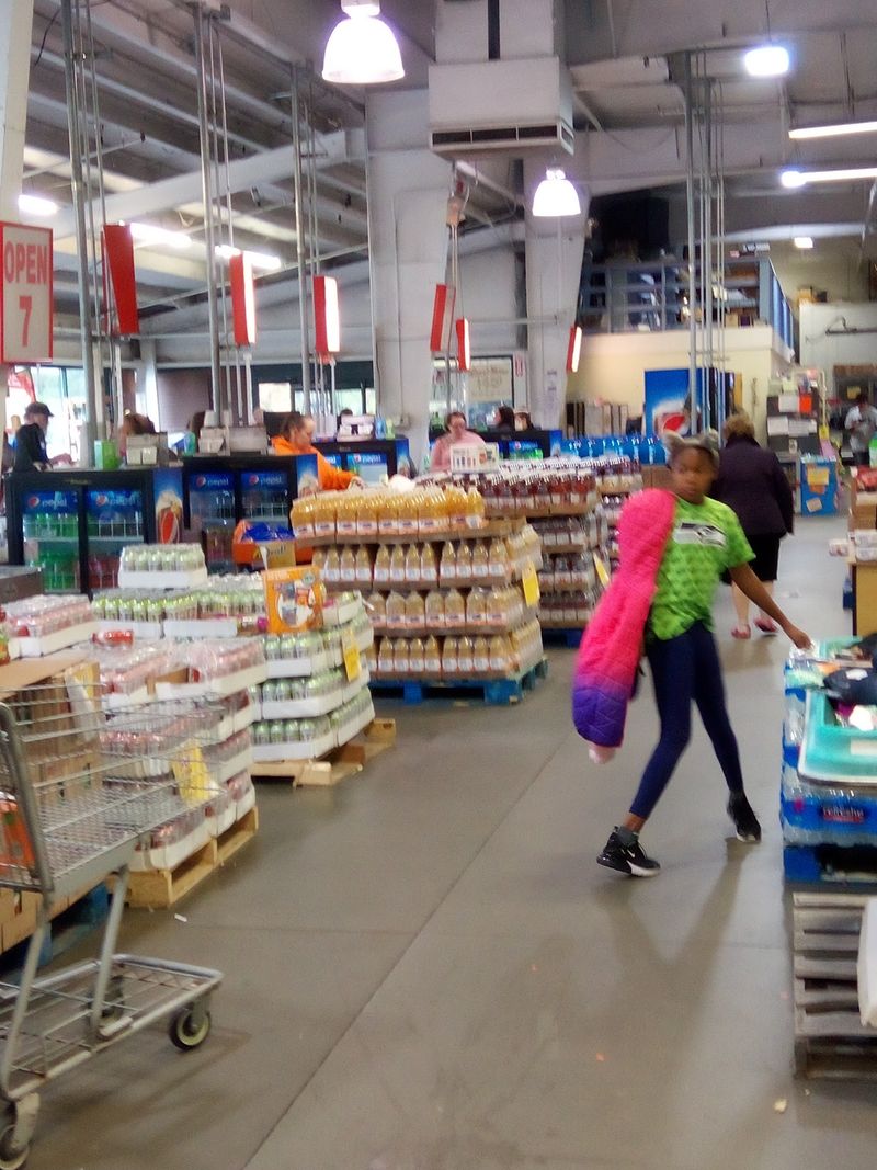 Who Loves Shopping Here