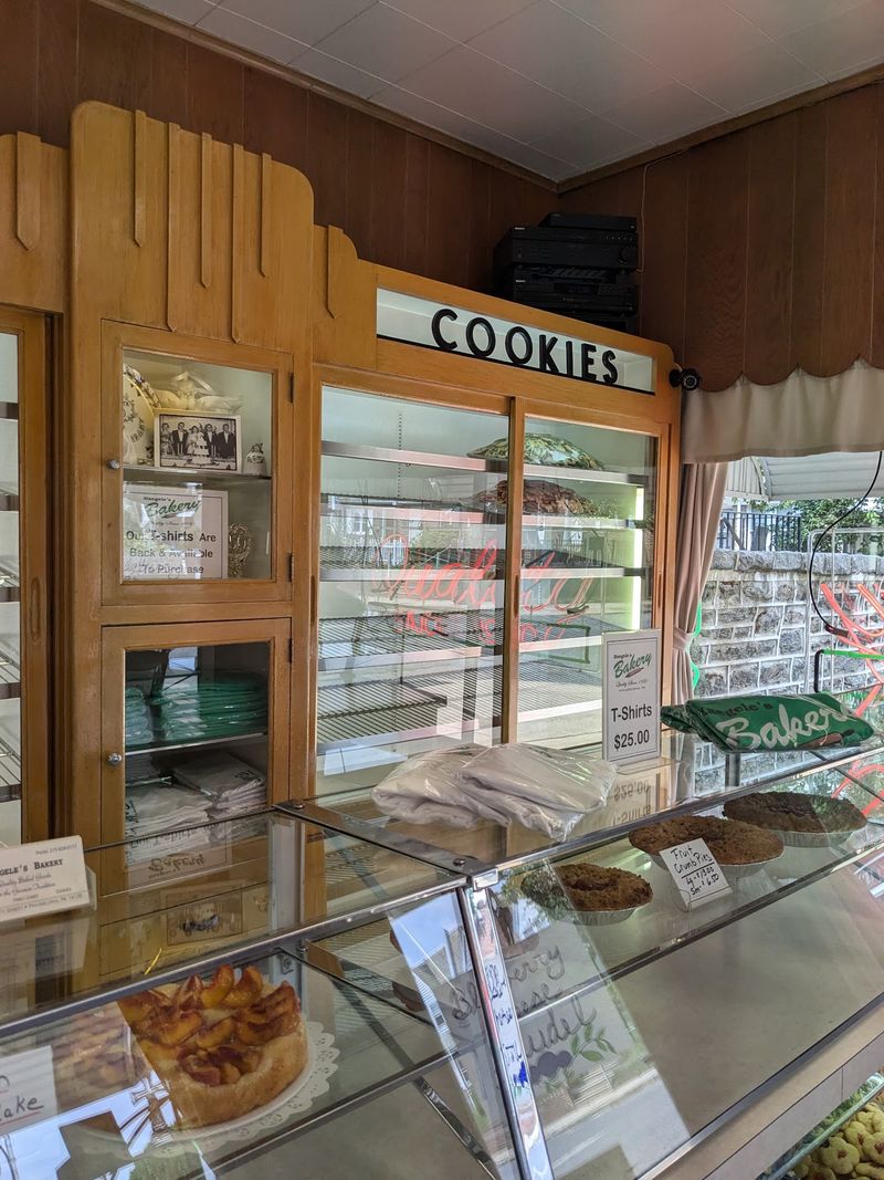 Why This Bakery Has Lasted Nearly 100 Years Why This Bakery Has Lasted Nearly 100 Years