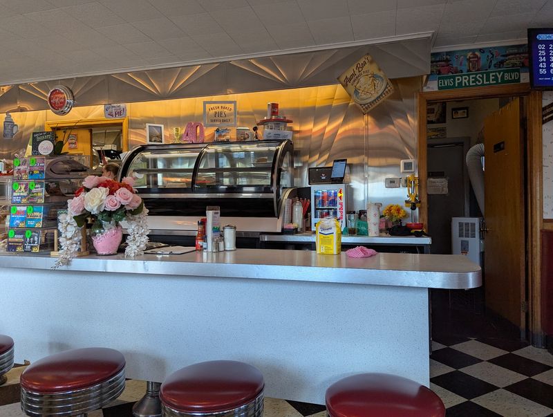 Why This Little Diner Keeps Winning People Over Why This Little Diner Keeps Winning People Over