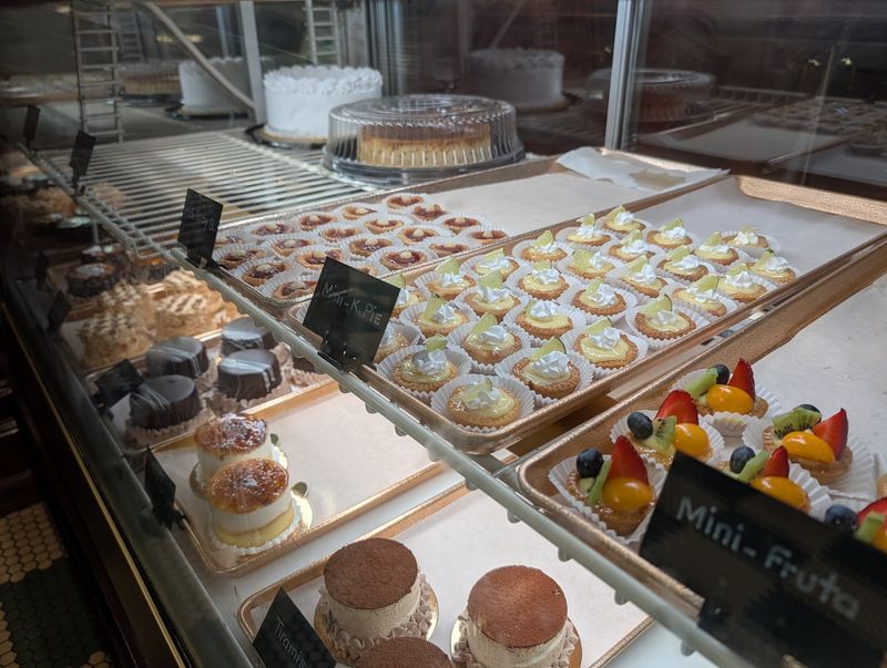 Worth the Detour for a Pastry and a Story Worth the Detour for a Pastry and a Story