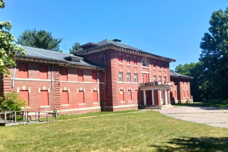 Ghost Hunters Say This Abandoned Massachusetts Hospital Gets Even Eerier When Night Falls